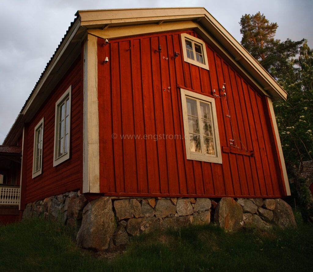 JE_63672, Kvällssol på gaveln på Mjölnars i Stocksbo, Jonas Engström