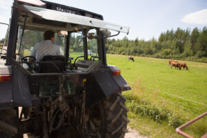 JE_64947, Traktor Valtra på vägen, Jonas Engström