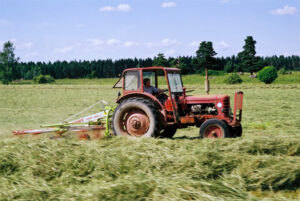 engstrom_com-JE0104_20, Höskörd Sörmland sommaren 2001. Strängläggning med Volvo BM och Claas strängläggare, Jonas Engström