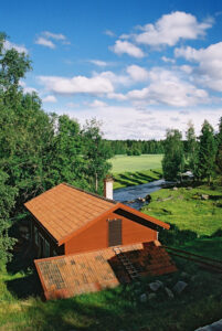 JE0102_15, Vy över Mjölnars och ån i Stocksbo, sommaren 2001, Jonas Engström