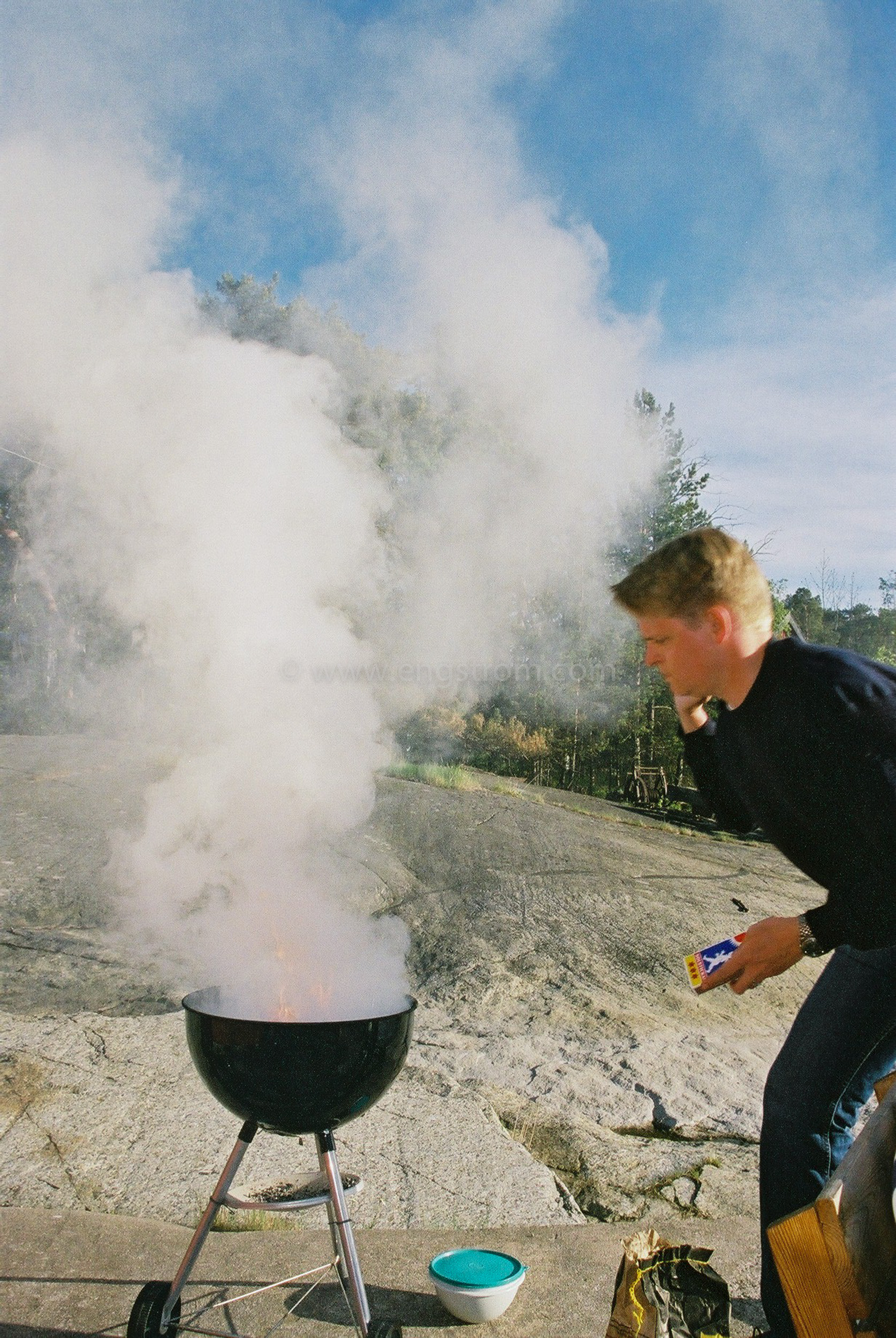 JE0205_21, Rykande klot grill, Jonas Engström