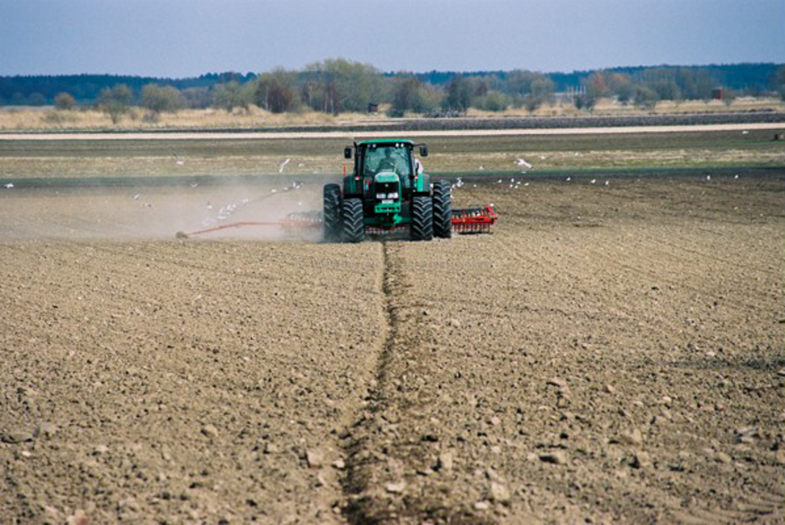 JE0402_066, Sådd med kombisåmaskin och John Deere, Jonas Engström