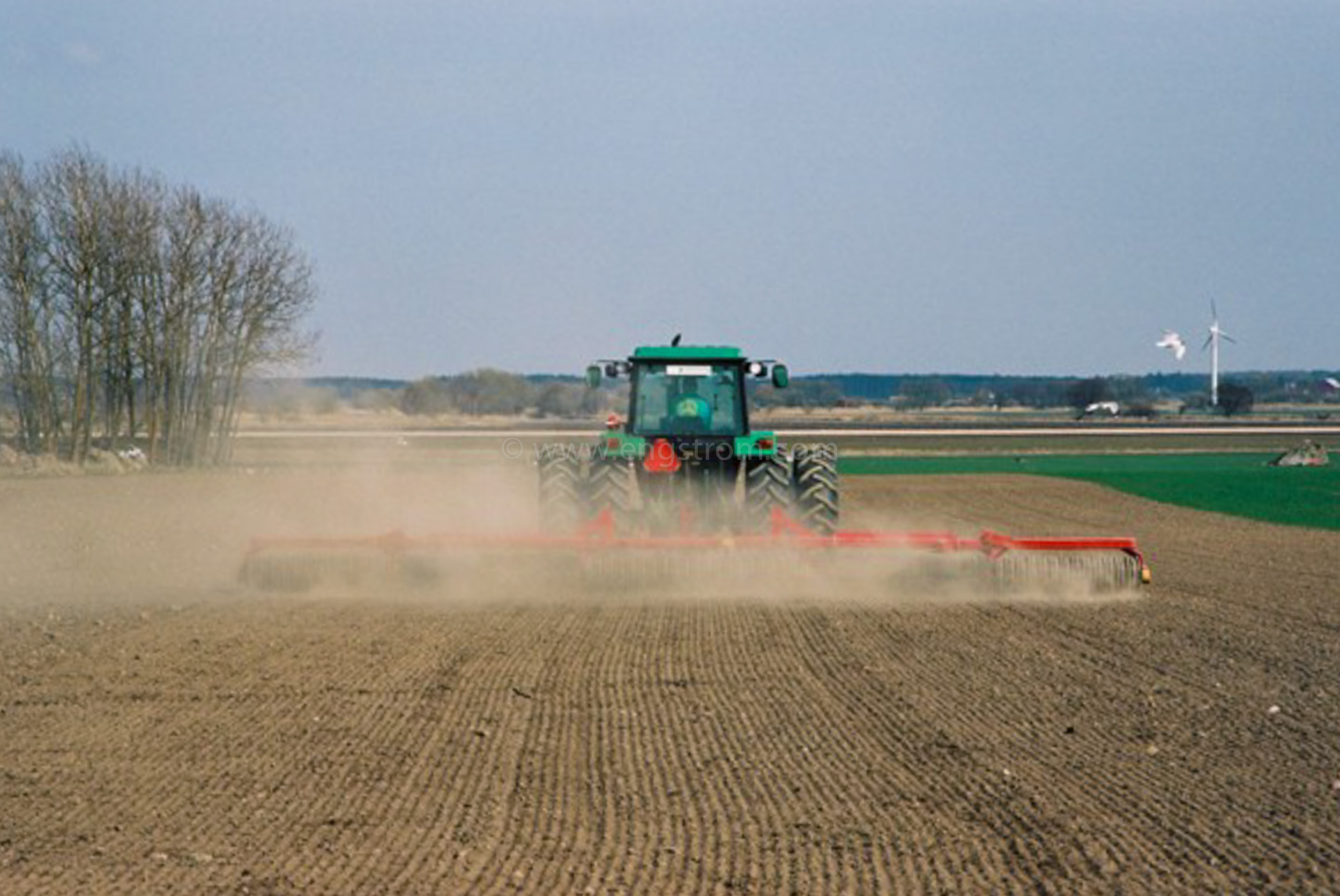 JE0402_069, Vältning efter sådd med Väderstadvält och John Deere, Jonas Engström