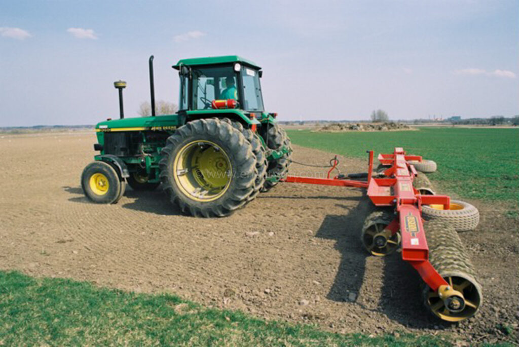 JE0402_071, Vältning efter sådd med Väderstadvält och John Deere, Jonas Engström