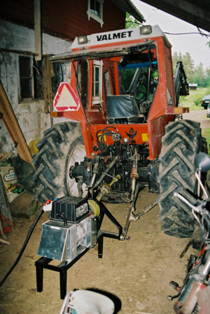 JE0417_04, Traktordrivet elverk, Jonas Engström