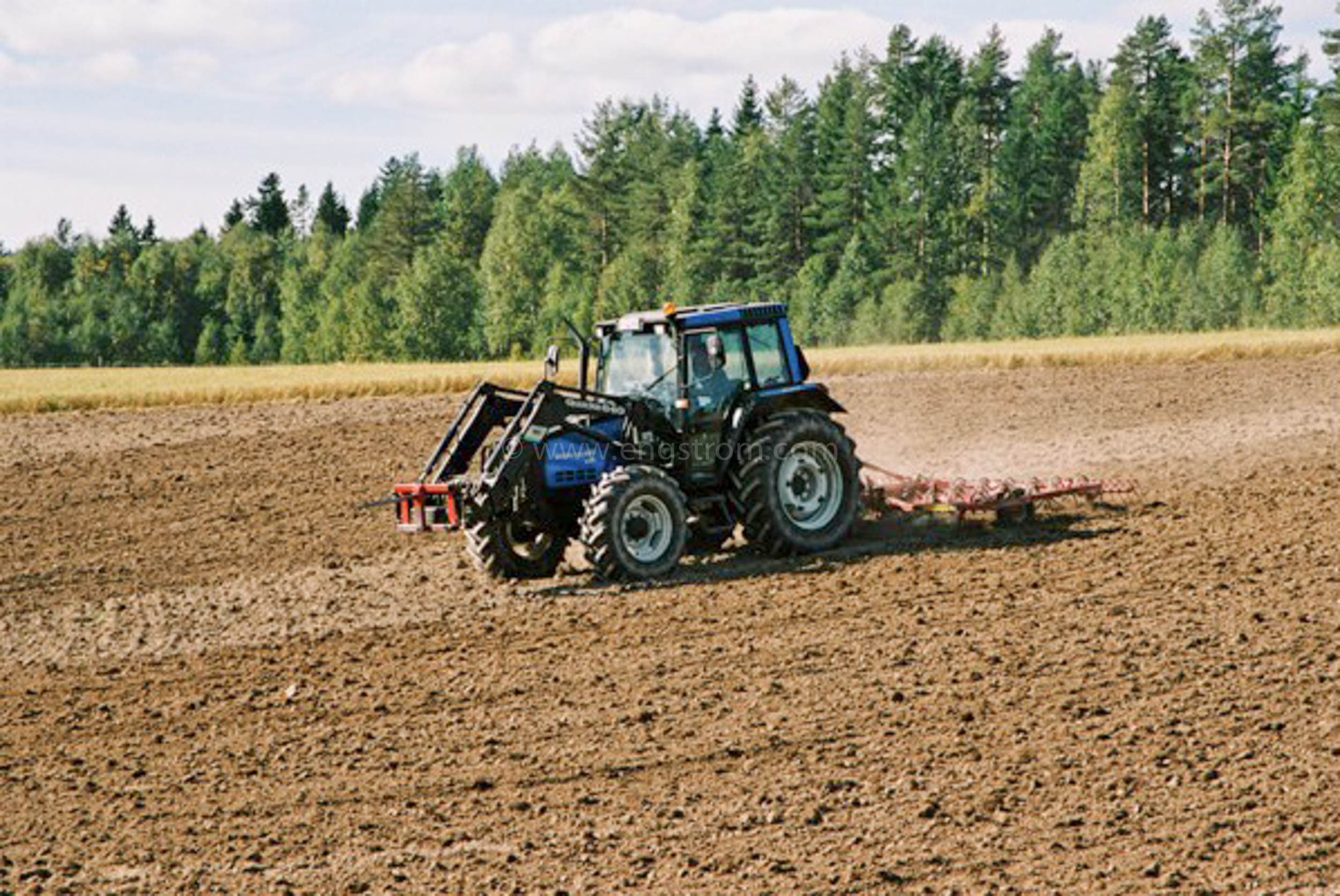 JE0424_057, Såbäddsberedning inför höstsådd, Jonas Engström