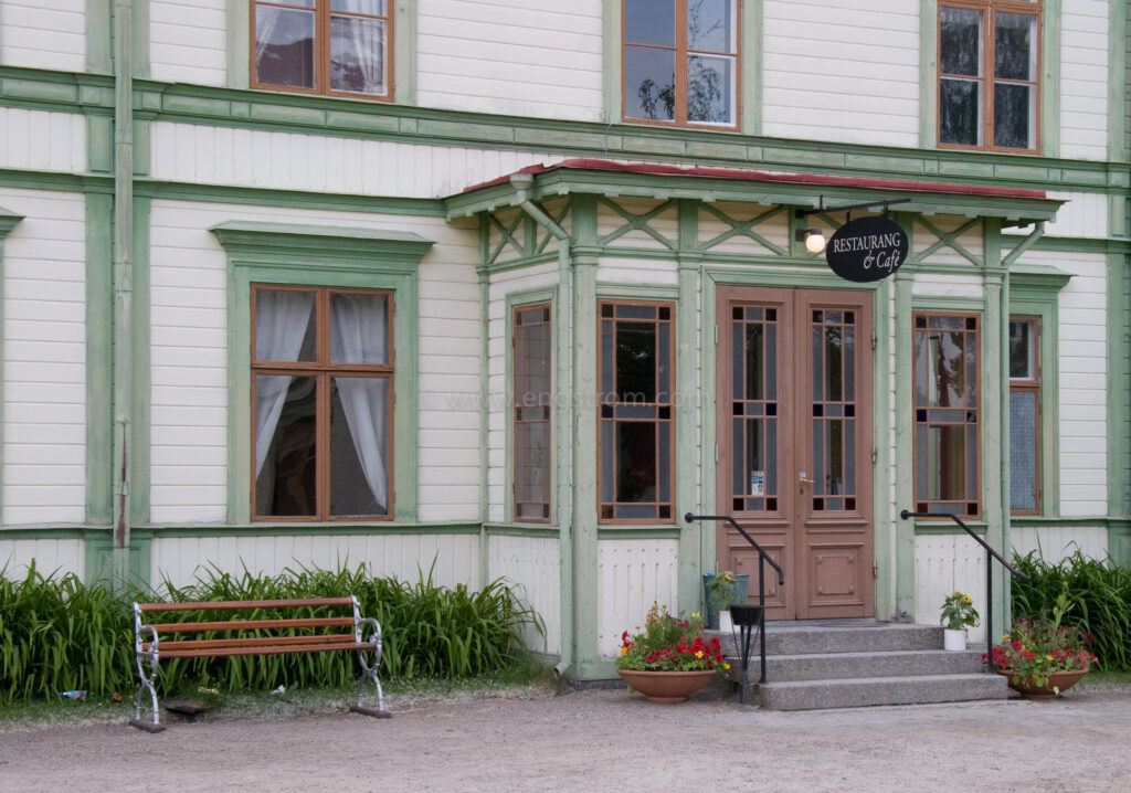 JE_11554, Trähus med gröna knutar, Järvsö, Jonas Engström