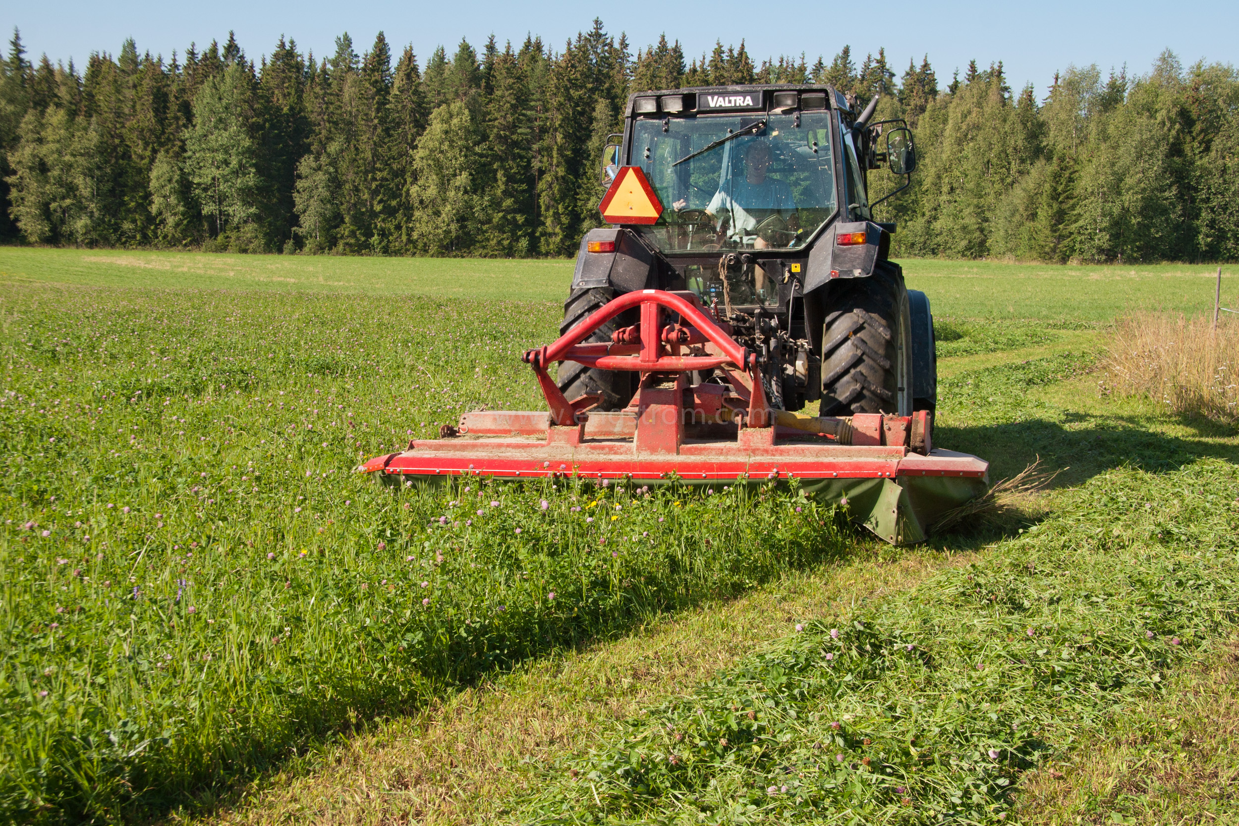 JE_17948, Slåtter med bakåtvänd förarplats, Jonas Engström