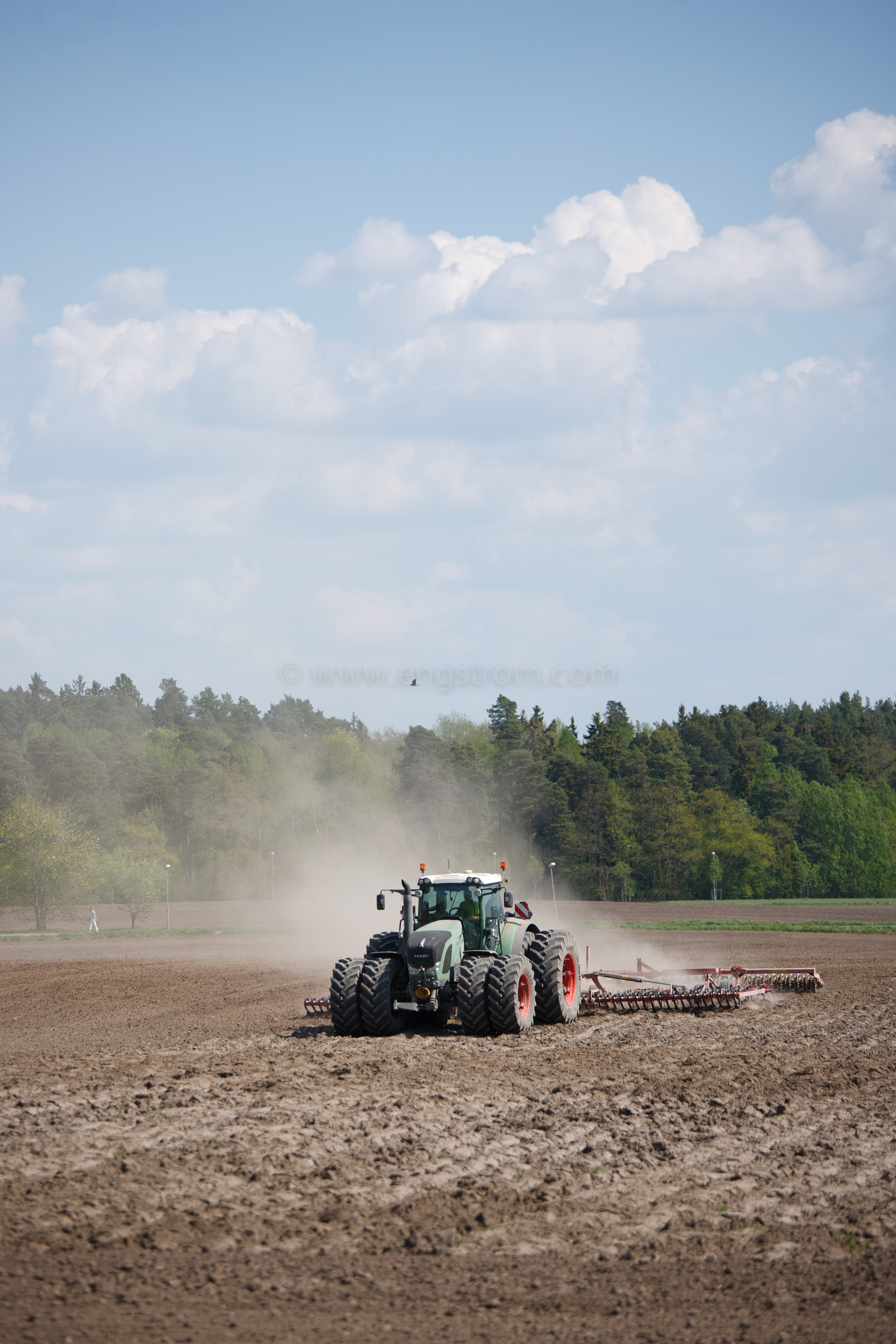 JE_20110511-112959, Harvning inför sådd med Fendt 936, Jonas Engström