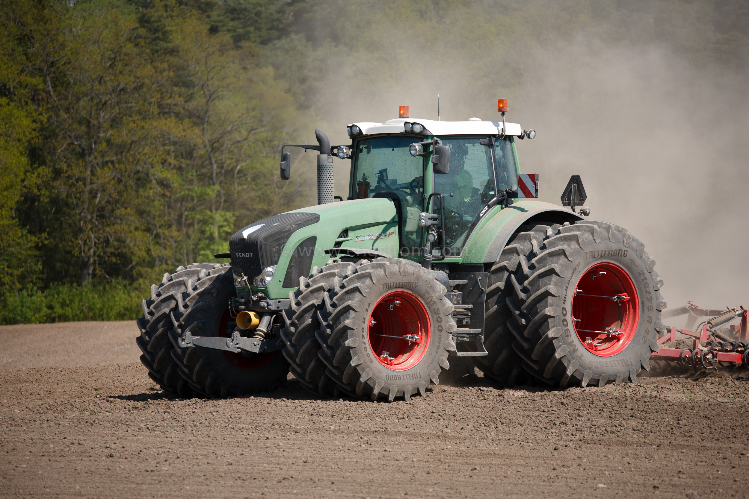 JE_20110511-113044, Harvning inför sådd med Fendt 936, Jonas Engström