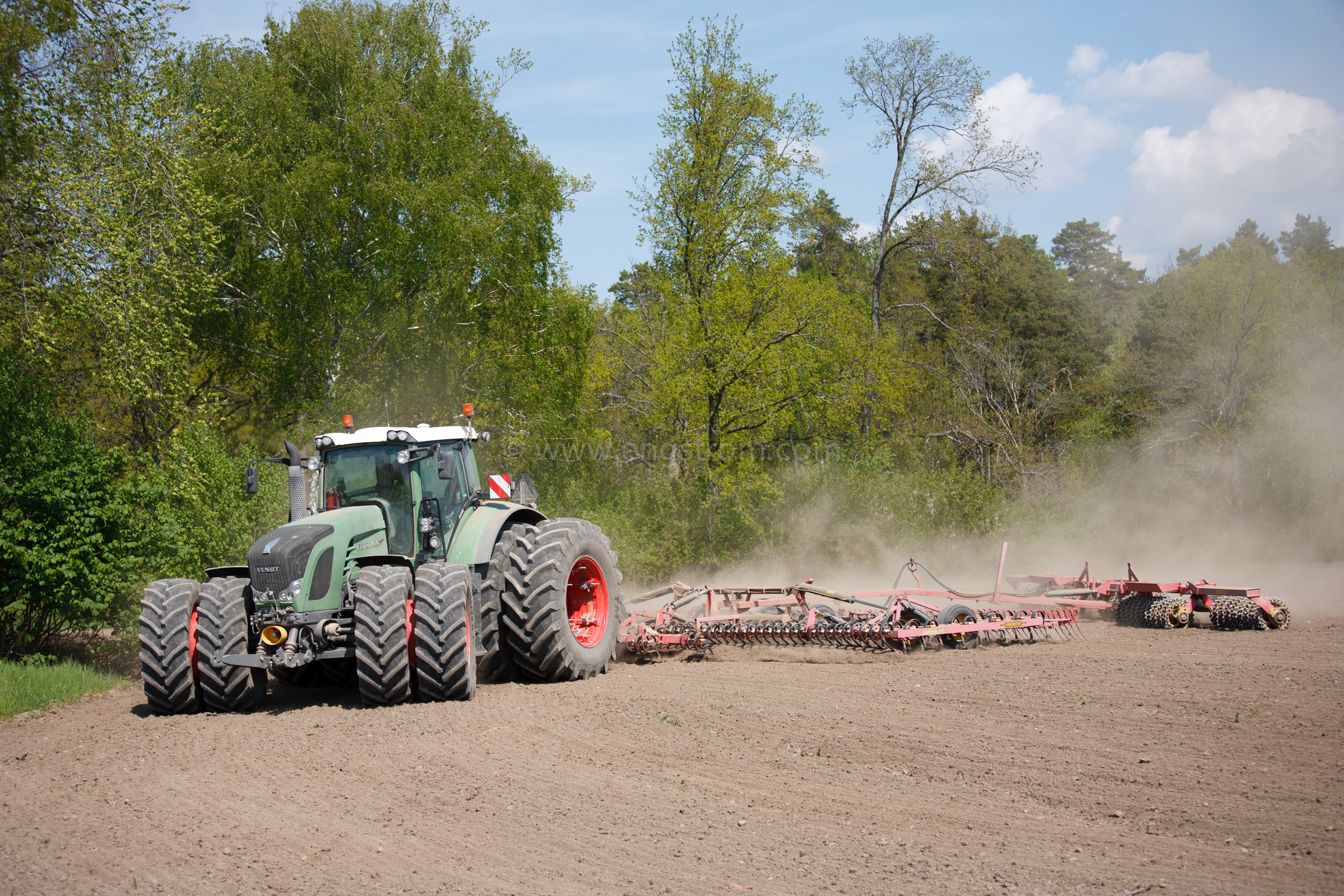 JE_20110511-113056, Harvning inför sådd med Fendt 936, Jonas Engström