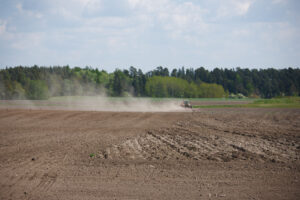 JE_20110511-113322, Harvning inför sådd med Fendt 936, Jonas Engström