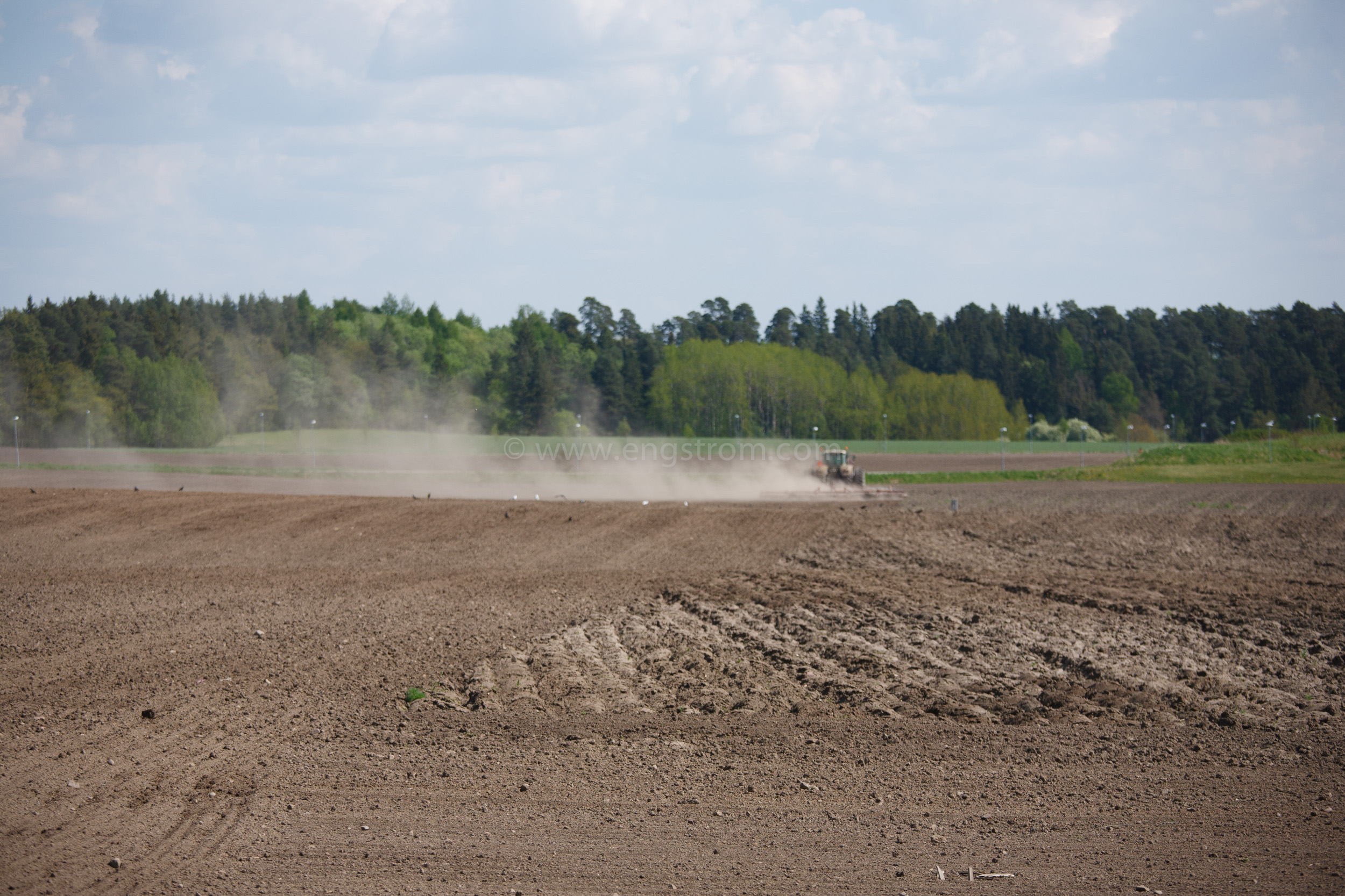 JE_20110511-113322, Harvning inför sådd med Fendt 936, Jonas Engström