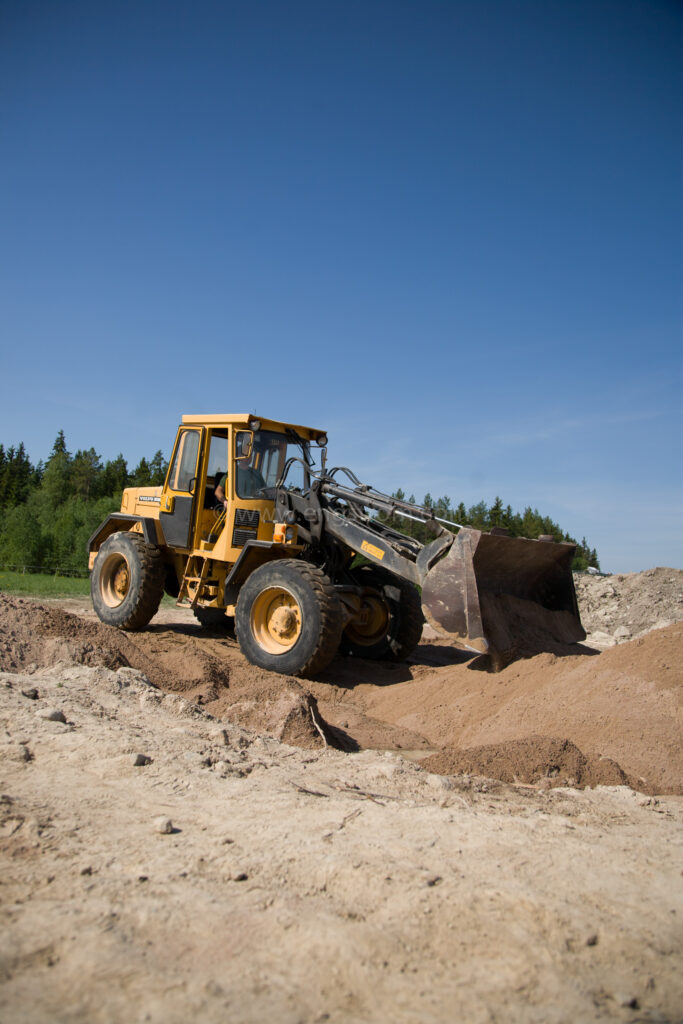 JE_63833, Hjullastare Volvo BM vid husbygge, Jonas Engström