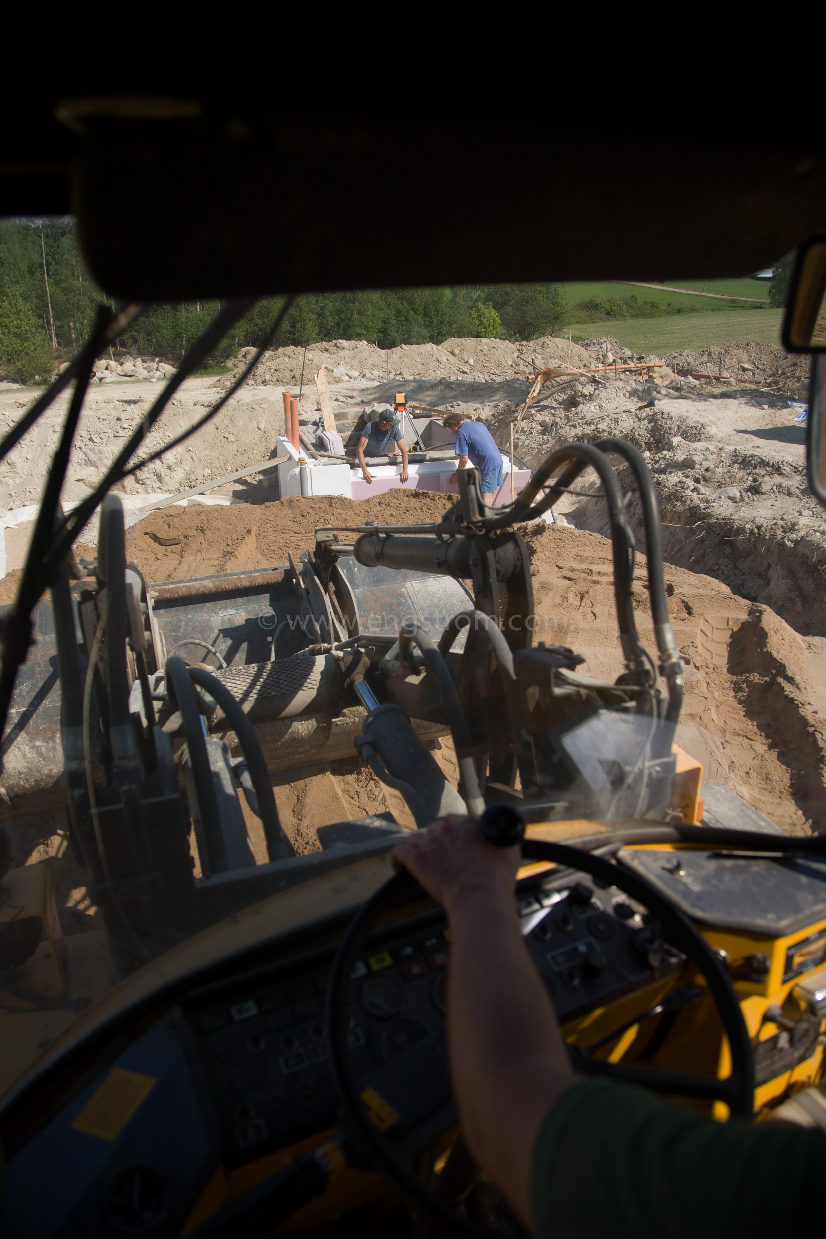 JE_63870, Hjullastare Volvo BM vid husbygge, Jonas Engström