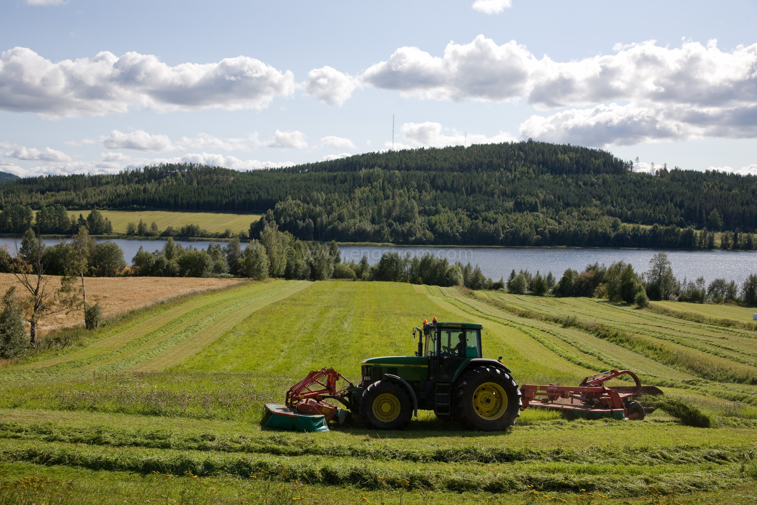 JE_66452, Slåtter med John Deere, Jonas Engström