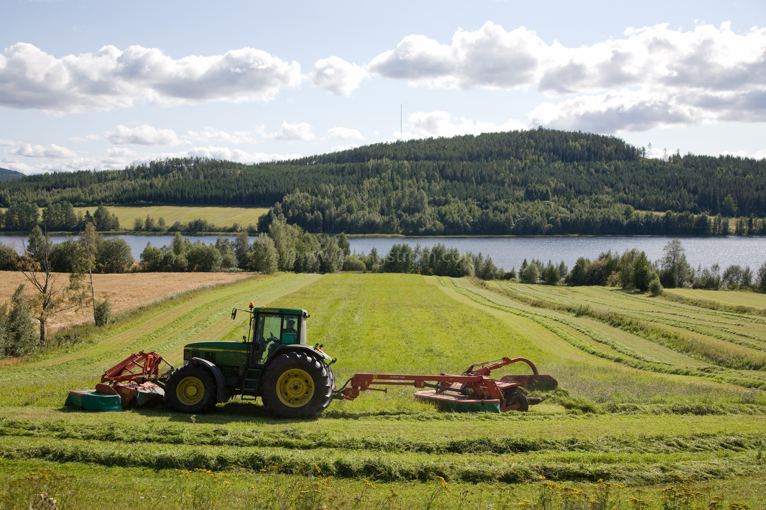 JE_66453, Slåtter med John Deere, Jonas Engström