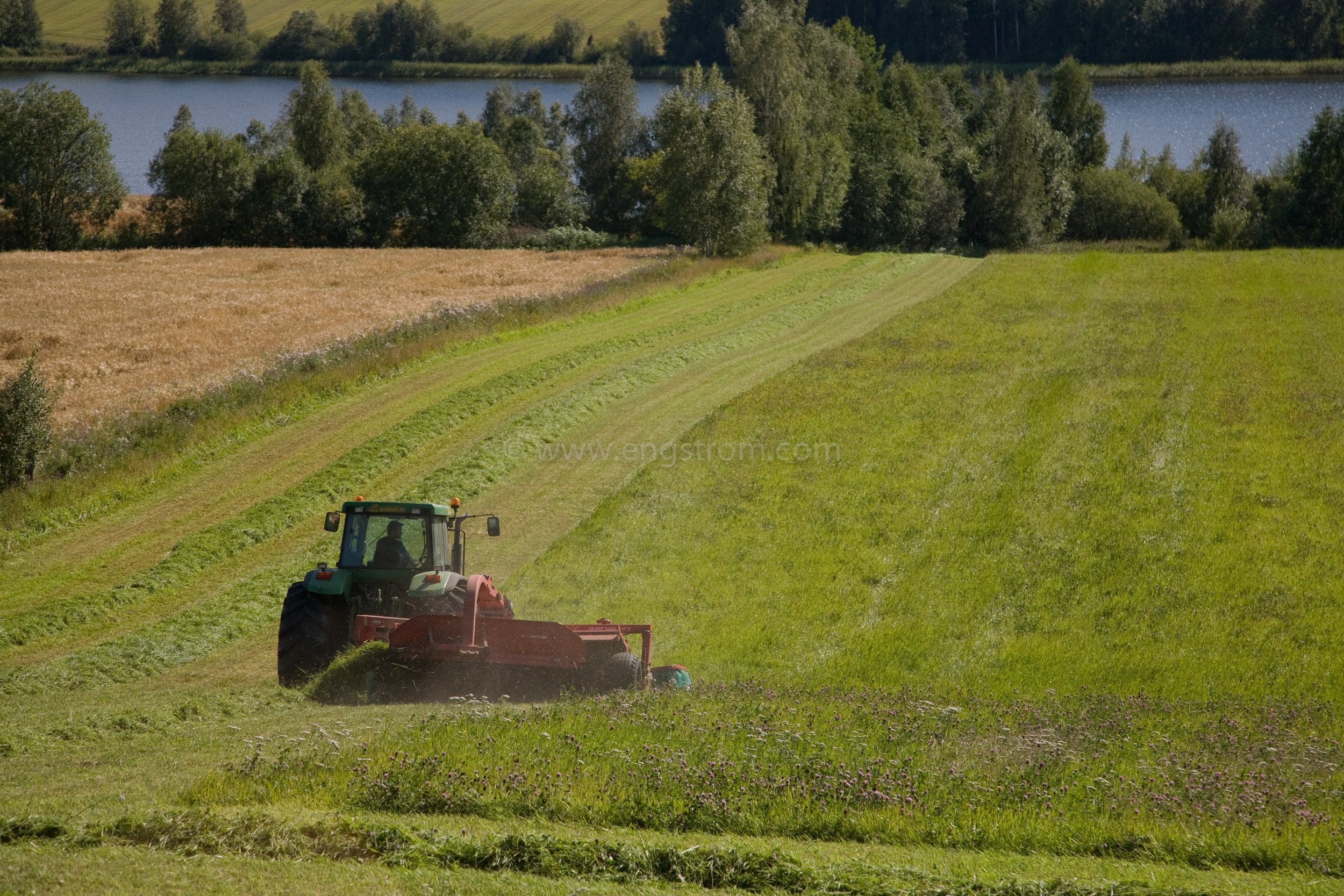 JE_66455, Slåtter med John Deere, Jonas Engström