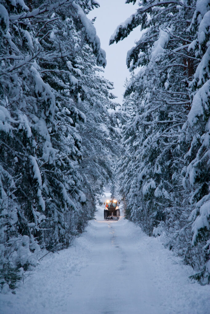 JE_8692, Snöplogning, snöröjning i skymning., Jonas Engström